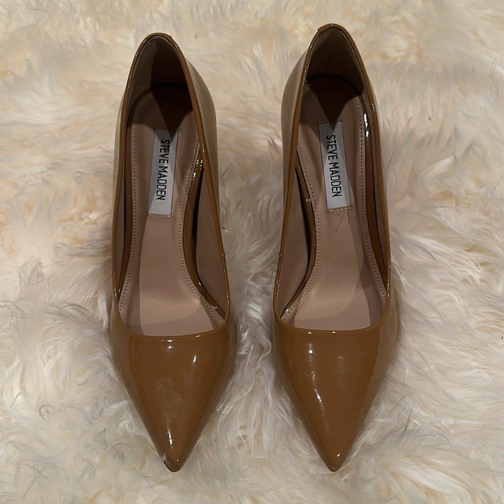 Steve Madden 6m nude pumps